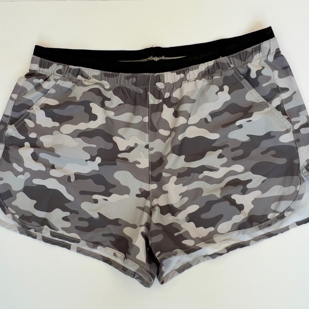 Gray American Eagle Camo Women's Active Shorts
